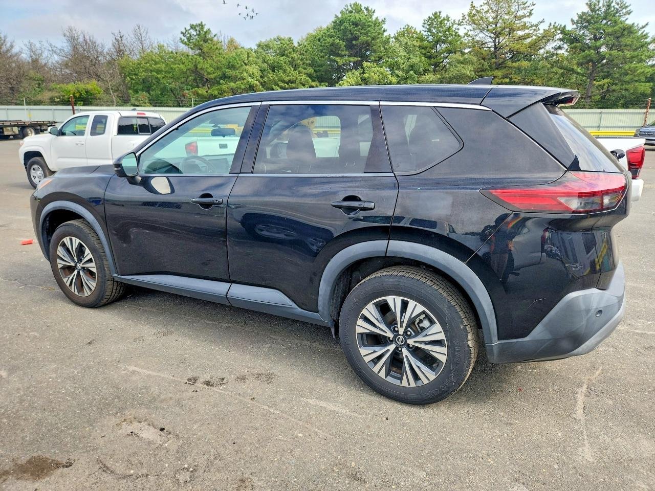 2021 Nissan Rogue SV photo
