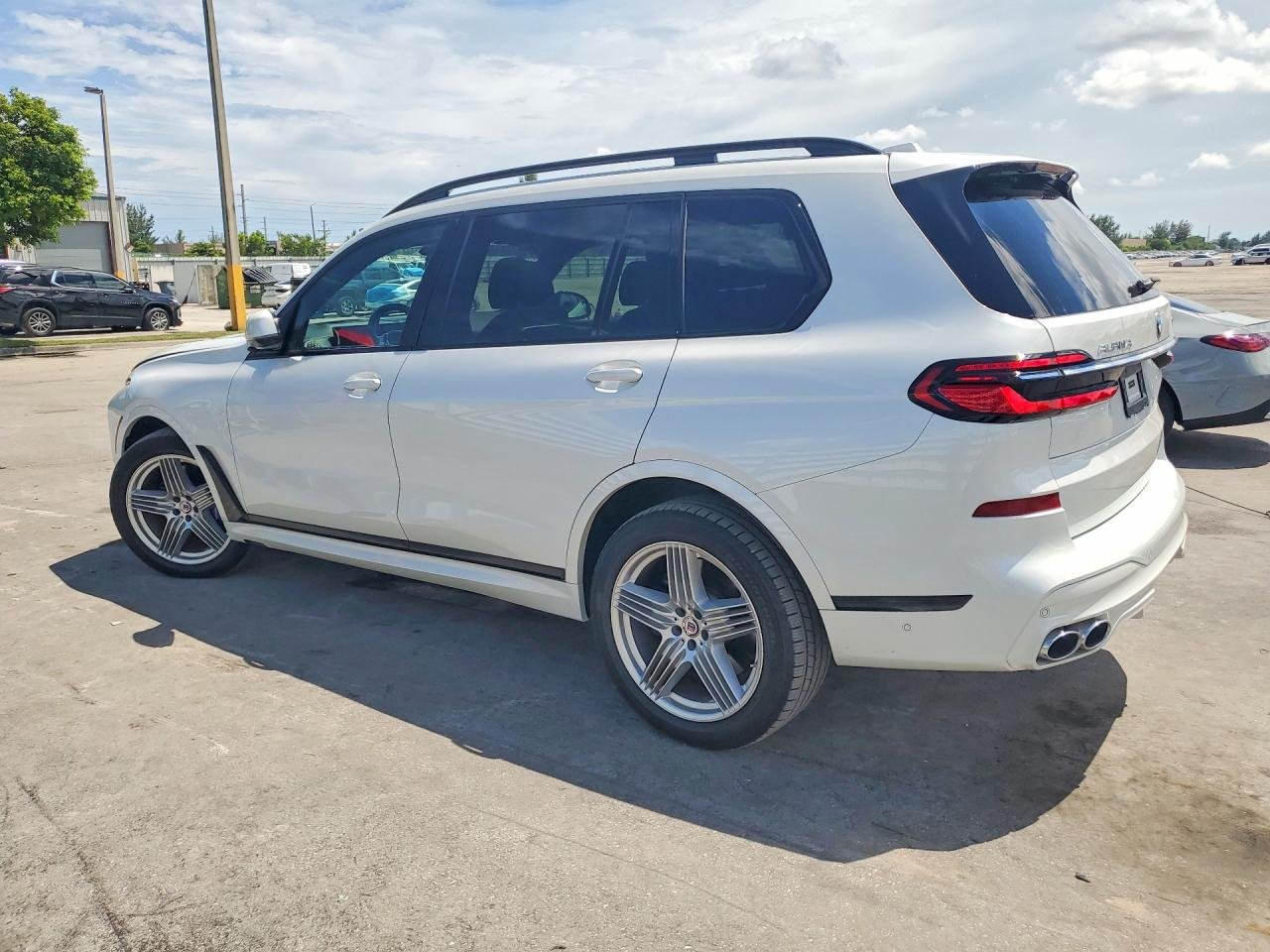 2025 BMW X7 ALPINA XB7 photo